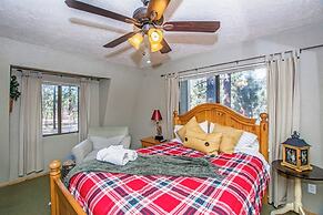 88 Acres Cottage in Big Bear w HotTub