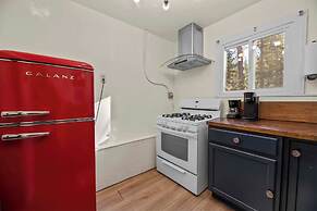 The Red Cabin - Cozy Cottage