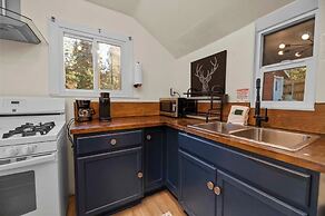 The Red Cabin - Cozy Cottage