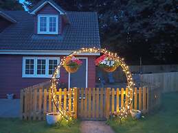 Romantic Chalet- Hot Tub- Games Room-stream-views