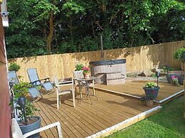 Romantic Chalet- Hot Tub- Games Room-stream-views
