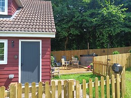 Romantic Chalet- Hot Tub- Games Room-stream-views
