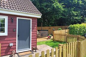 Romantic Chalet- Hot Tub- Games Room-stream-views