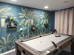 Romantic Chalet- Hot Tub- Games Room-stream-views