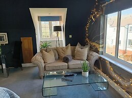Romantic Chalet- Hot Tub- Games Room-stream-views