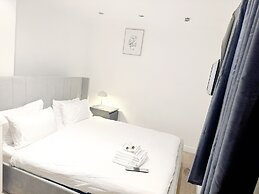 3-bed Apt-15 Mins to Heathrow-pet-friendly-parking