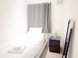 3-bed Apt-15 Mins to Heathrow-pet-friendly-parking