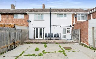 3-bed Apt-15 Mins to Heathrow-pet-friendly-parking