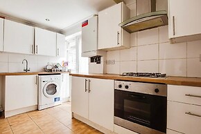 3-bed Apt-15 Mins to Heathrow-pet-friendly-parking