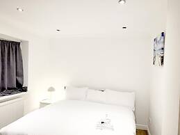 3-bed Apt-15 Mins to Heathrow-pet-friendly-parking