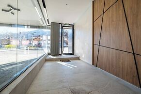 Emirates White Sensation