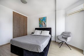 Marathon Beach Apartment With Shared Pool