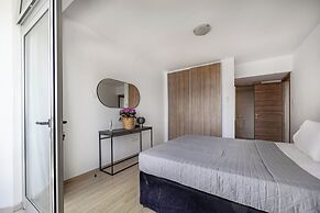 Marathon Beach Apartment With Shared Pool