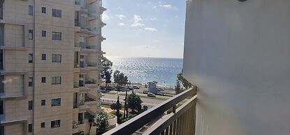 Marathon Beach Apartment With Shared Pool