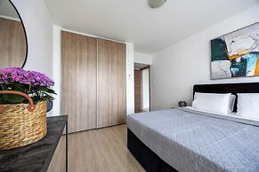 Marathon Beach Apartment With Shared Pool