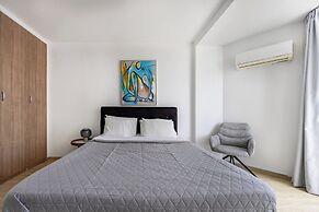 Marathon Beach Apartment With Shared Pool