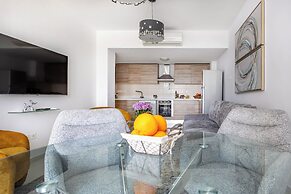 Marathon Beach Apartment With Shared Pool