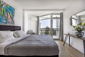 Marathon Beach Apartment With Shared Pool