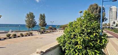 Marathon Beach Apartment With Shared Pool