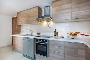 Marathon Beach Apartment With Shared Pool