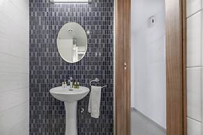 Marathon Beach Apartment With Shared Pool