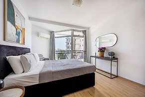 Marathon Beach Apartment With Shared Pool