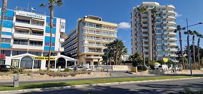Marathon Beach Apartment With Shared Pool