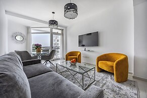 Marathon Beach Apartment With Shared Pool