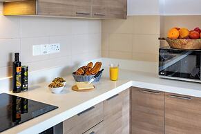 Marathon Beach Apartment With Shared Pool