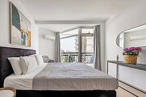 Marathon Beach Apartment With Shared Pool