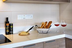 Marathon Beach Apartment With Shared Pool