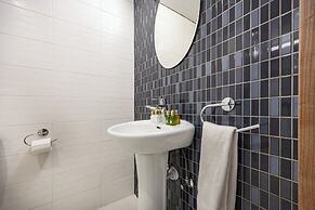 Marathon Beach Apartment With Shared Pool