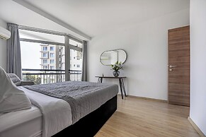 Marathon Beach Apartment With Shared Pool