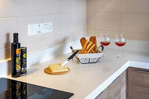 Marathon Beach Apartment With Shared Pool