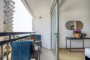 Marathon Beach Apartment With Shared Pool