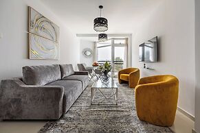 Marathon Beach Apartment With Shared Pool