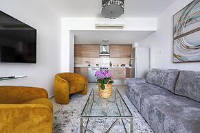 Marathon Beach Apartment With Shared Pool