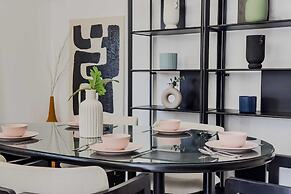 The 3bdr Avant-garde Residence 5 min to Airport