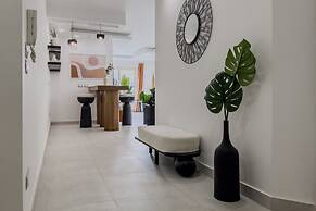 The 3bdr Avant-garde Residence 5 min to Airport
