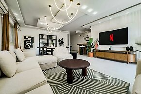 The 3bdr Avant-garde Residence 5 min to Airport
