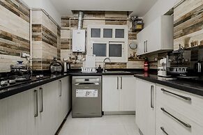 The 3bdr Avant-garde Residence 5 min to Airport