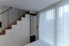 UH FLAT SIGNATURE GANGNAM