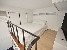 UH FLAT SIGNATURE GANGNAM