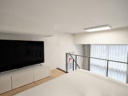 UH FLAT SIGNATURE GANGNAM