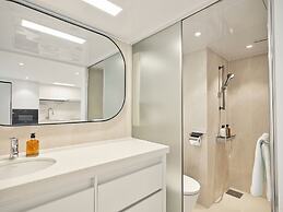 UH FLAT SIGNATURE GANGNAM