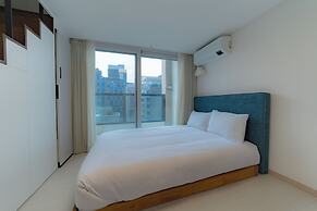 UH FLAT SIGNATURE GANGNAM