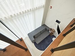 UH FLAT SIGNATURE GANGNAM