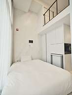 UH FLAT SIGNATURE GANGNAM