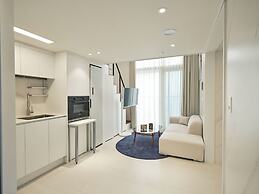 UH FLAT SIGNATURE GANGNAM