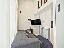 UH FLAT SIGNATURE GANGNAM